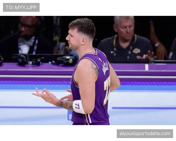 卢卡·东契奇因轻微脚踝扭伤被列入每日观察名单